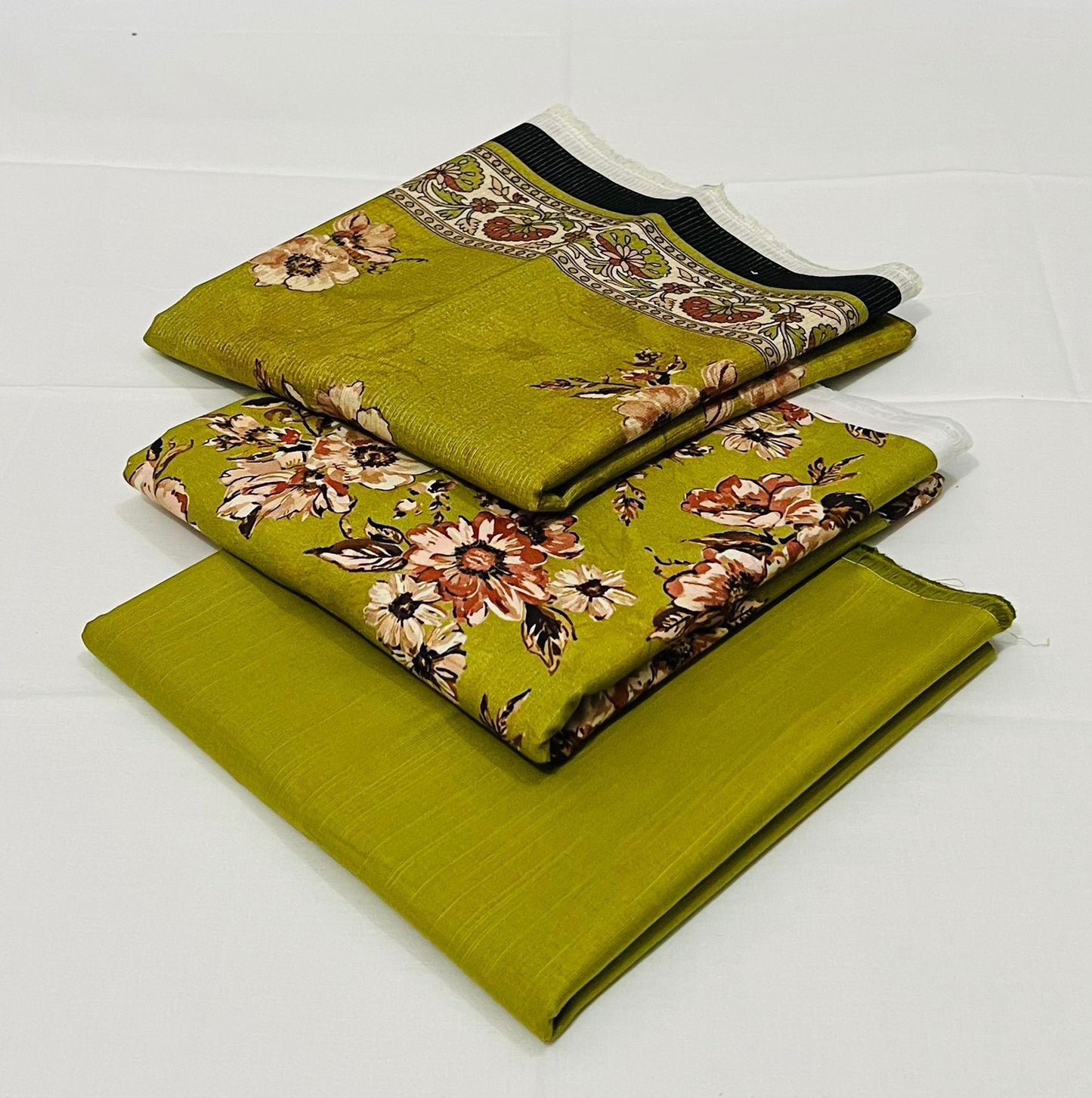 Almirah 💯 Original 3pc Printed Khaddar Collection 1008-WA0012