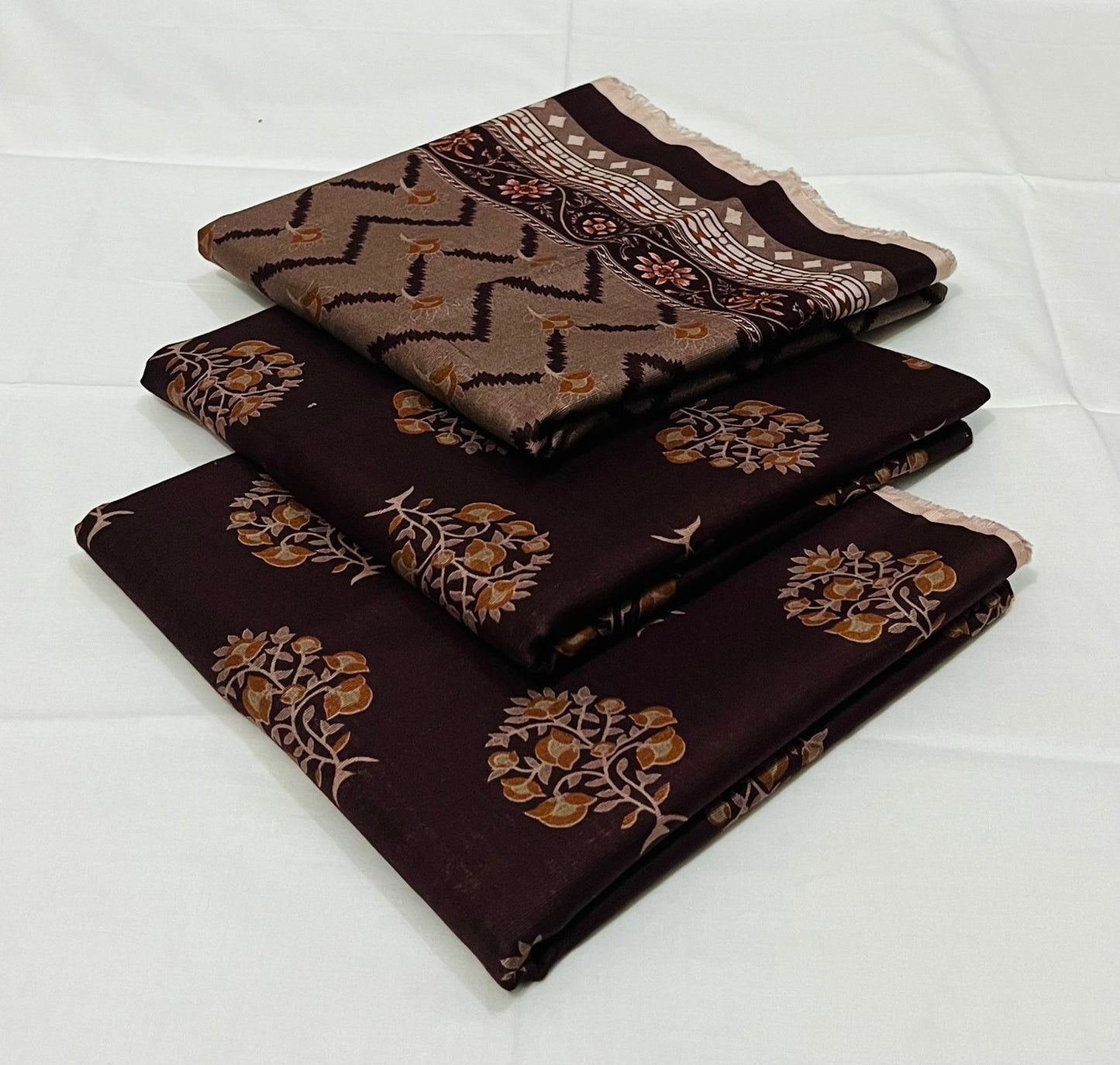 Almirah 💯 Original 3pc Printed Khaddar Collection 1008-WA0025