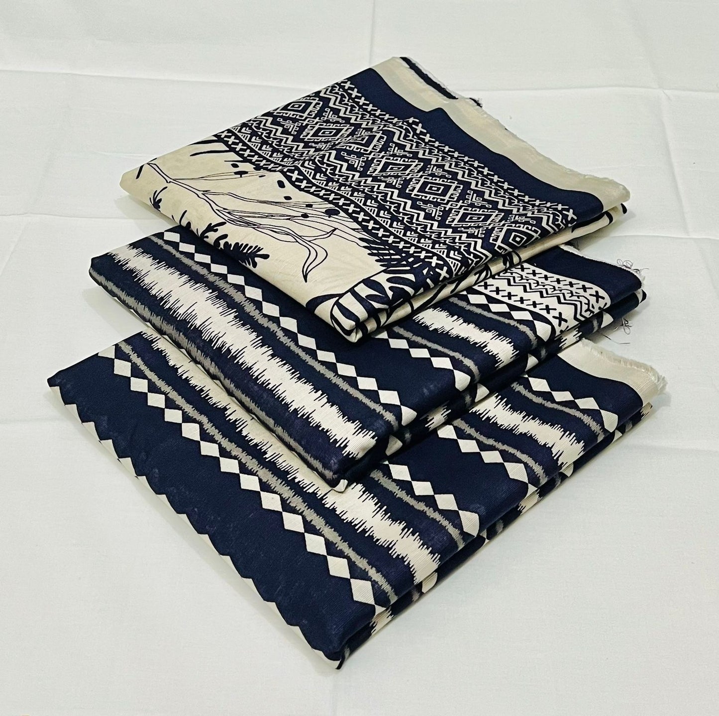 Almirah 💯 Original 3pc Printed Khaddar Collection 1008-WA0017