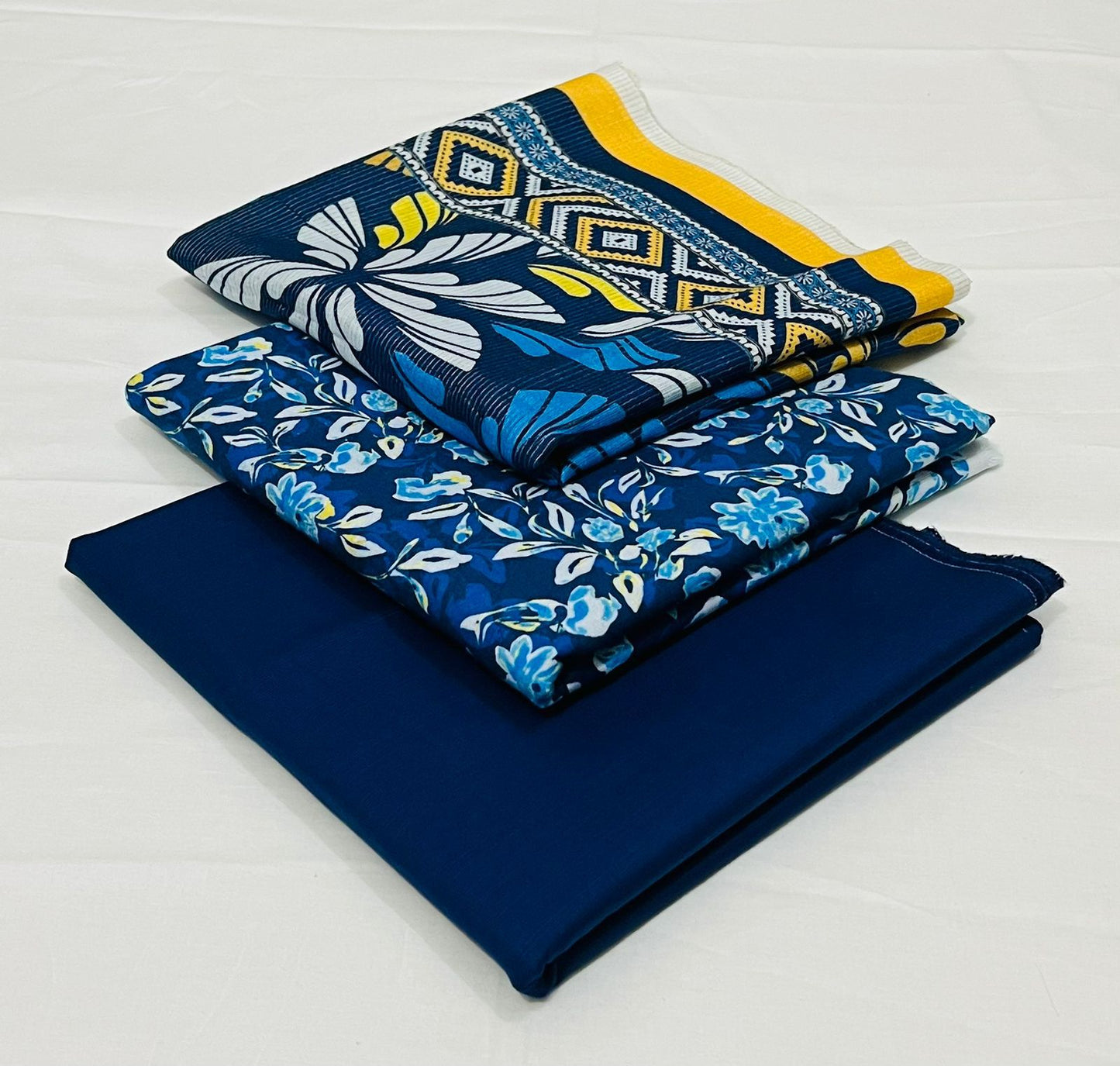 Almirah 💯 Original 3pc Printed Khaddar Collection 1008-WA0027