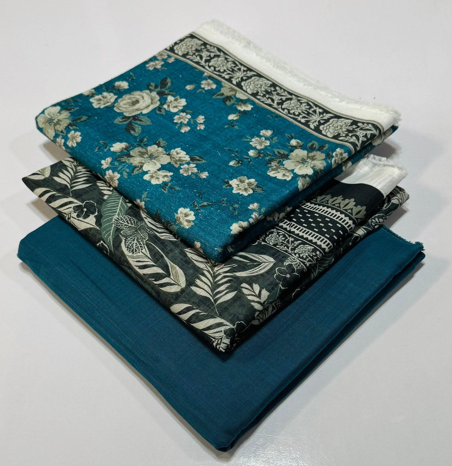 Almirah 💯 Original 3pc Printed Khaddar Collection 1008-WA0049